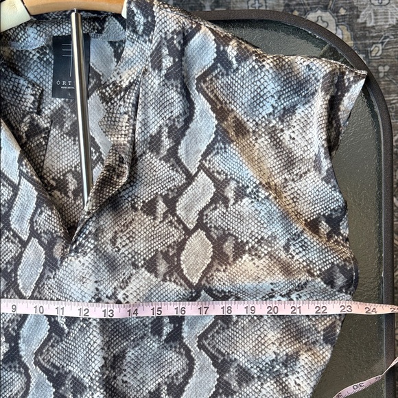 ORTTU, large,Snake Print asymmetrical Shirt for Men - Picture 8 of 12